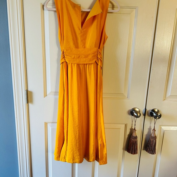 Bright yellow crushed silk midi dress💛 - Picture 4 of 11
